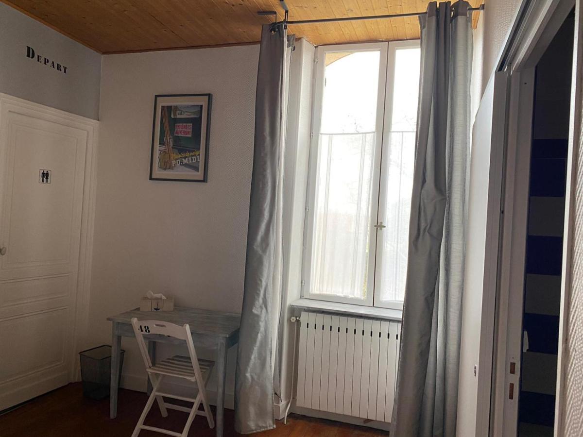 La Gare Bed & Breakfast Gondrin Bagian luar foto