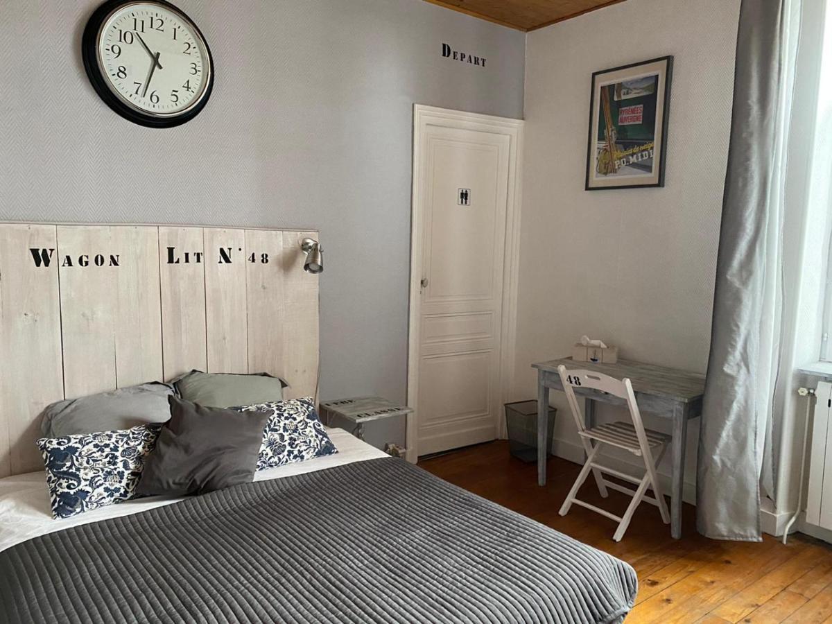 La Gare Bed & Breakfast Gondrin Bagian luar foto