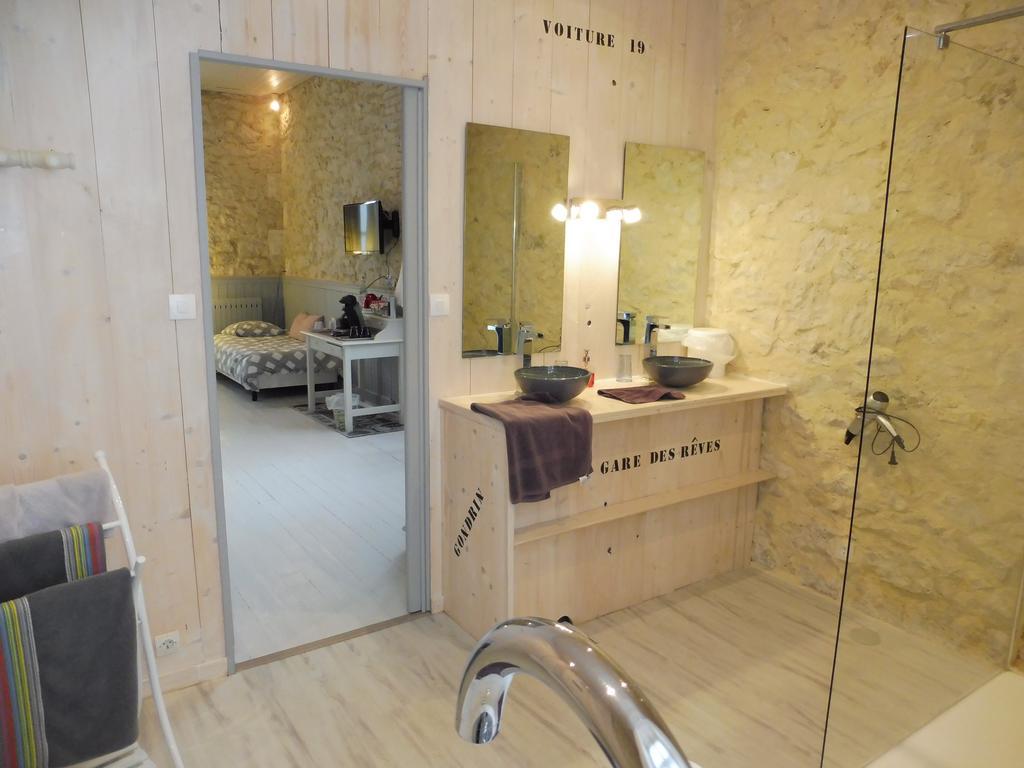 La Gare Bed & Breakfast Gondrin Bagian luar foto